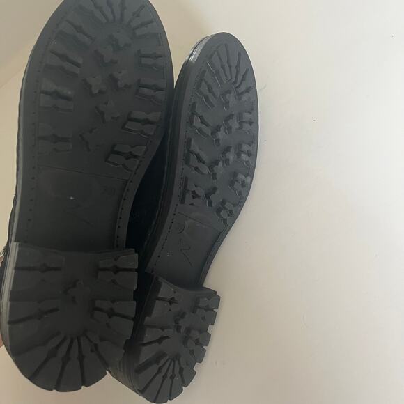 Eric Michael Women's 39 / 8.5-9 Black Suede Ankle Boot Side Zip Leather Lug Sole - Picture 4 of 8